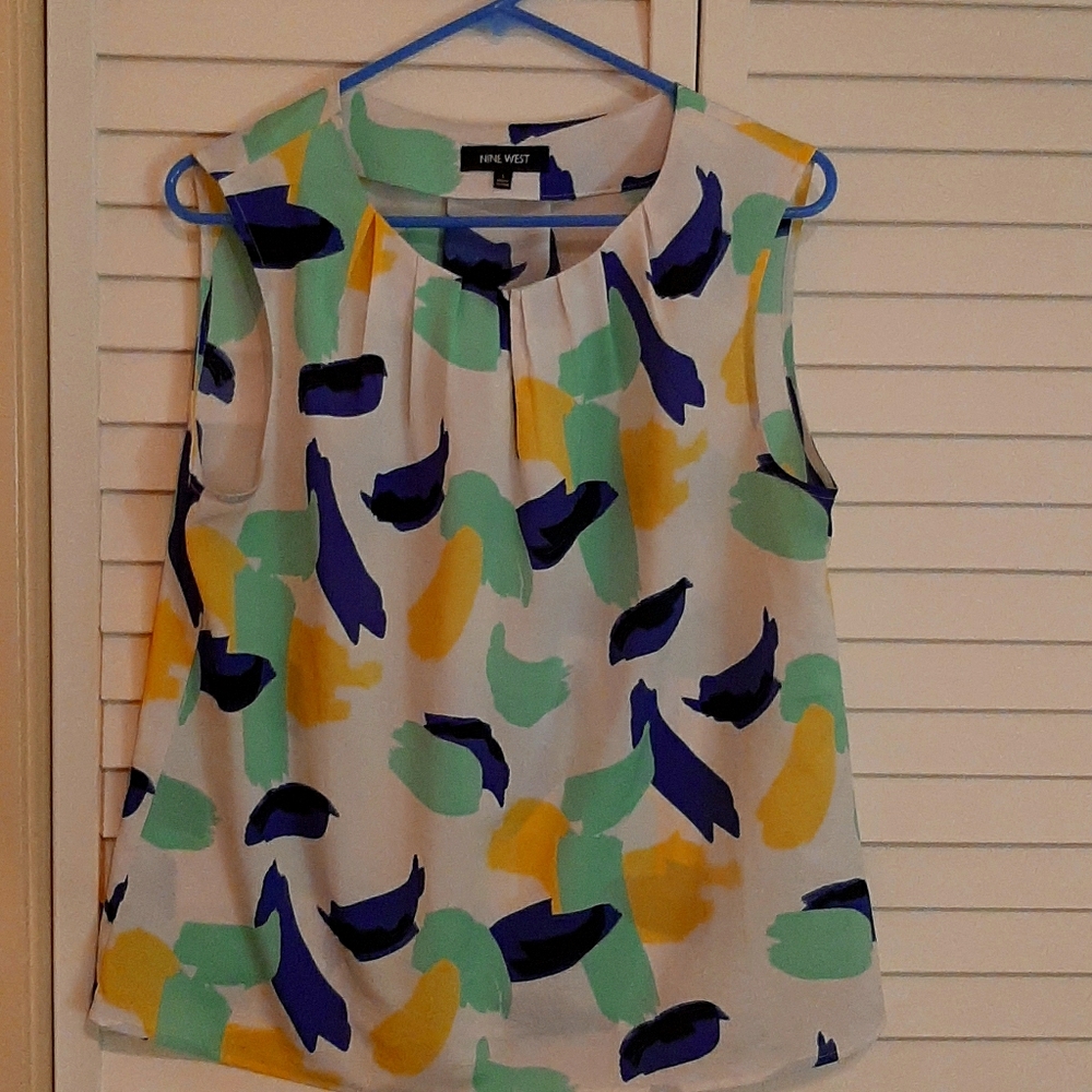Nine West printed sleeveless silk shirt.